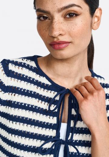 Вязаная кофта