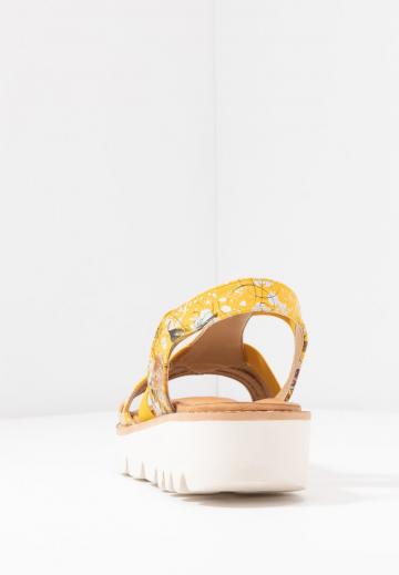 Босоножки на платформе