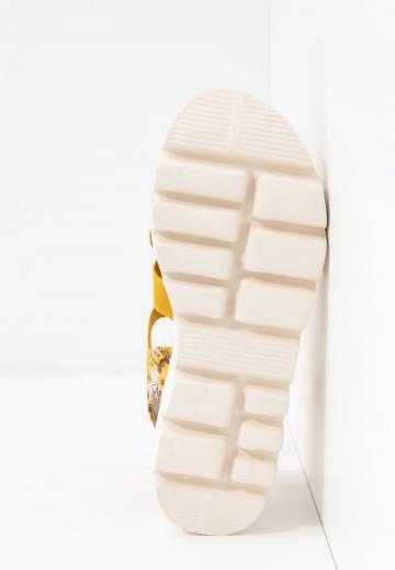 Босоножки на платформе