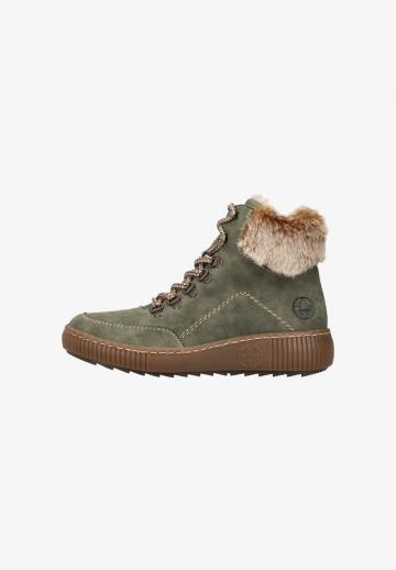 Сапожки на танкетке