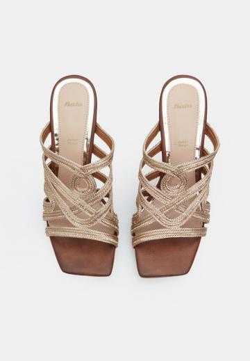 Босоножки на каблуке