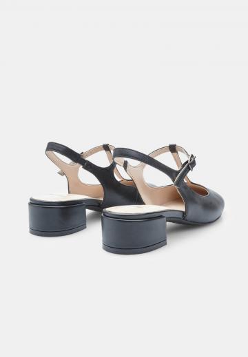 Туфли с ремешком