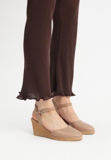 Туфли на танкетке