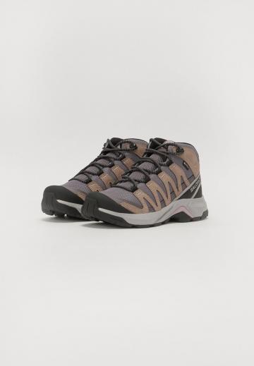 Походная обувь