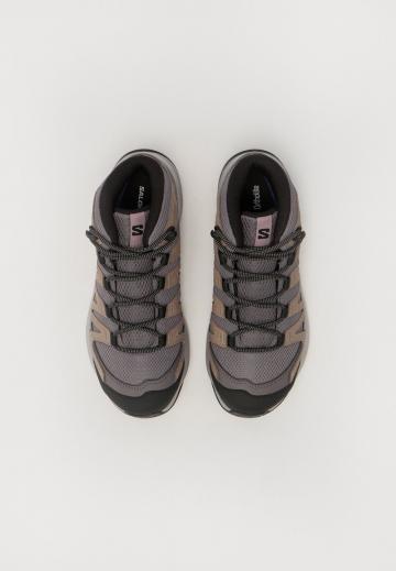 Походная обувь