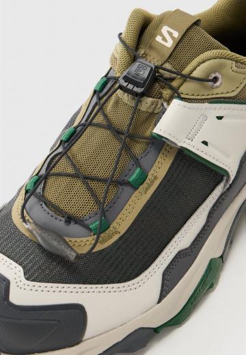 Походные кроссовки