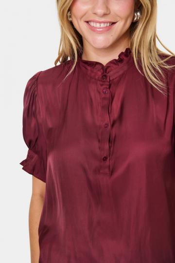 Атласная блузка