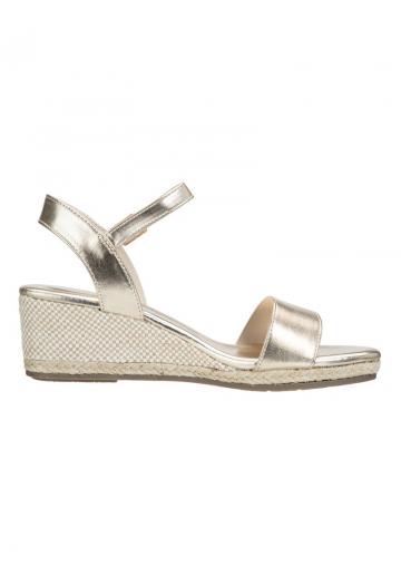 Босоножки на танкетке