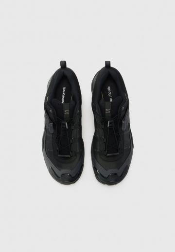 Походные кроссовки