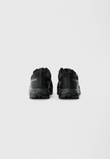 Походные кроссовки