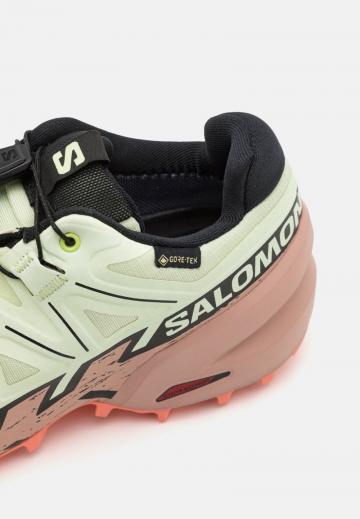 Беговые кроссовки