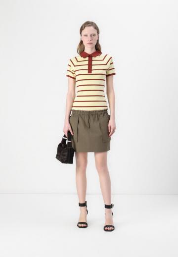 Юбка с накладными карманами