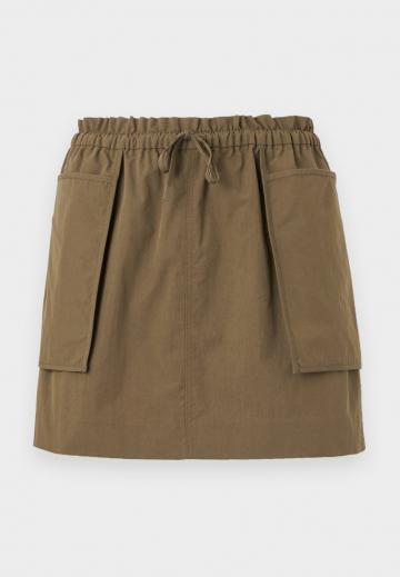 Юбка с накладными карманами