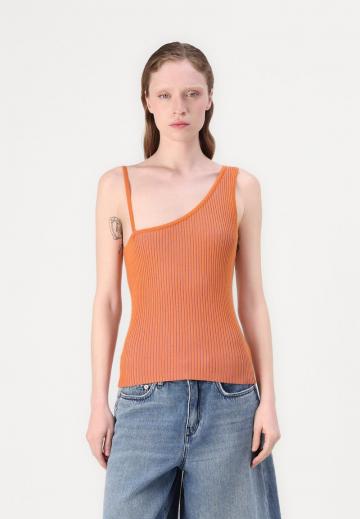 Топ на бретельках