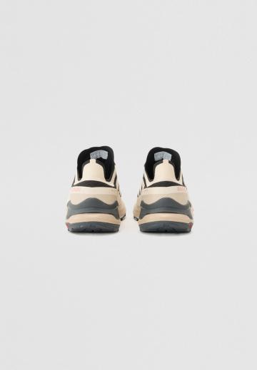 Походная обувь