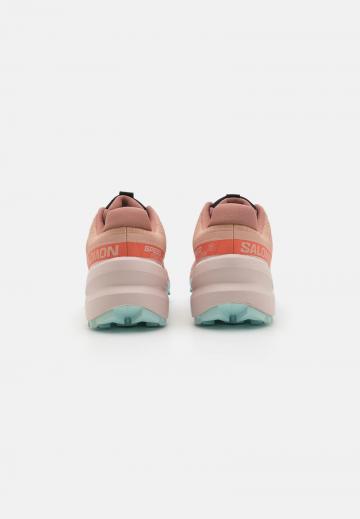 Беговые кроссовки