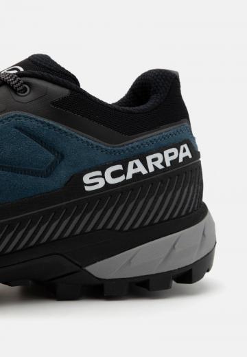 Походные кроссовки