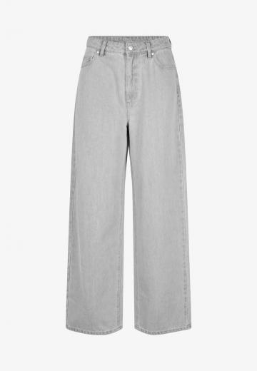 Свободные джинсы