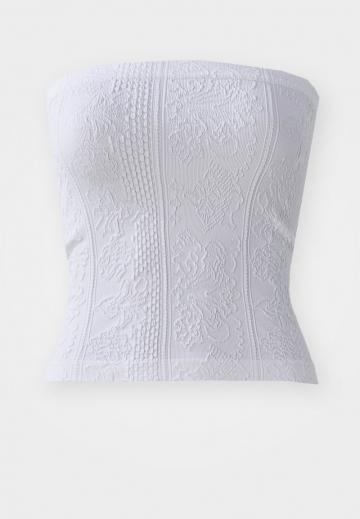 Топ без бретелек