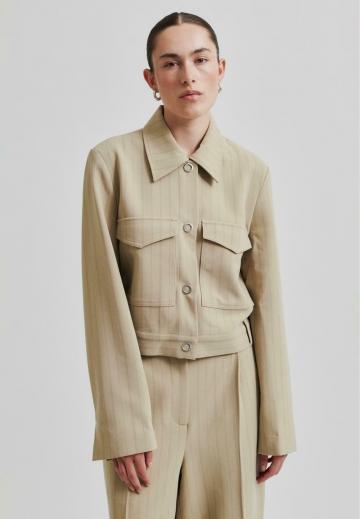 Короткая куртка