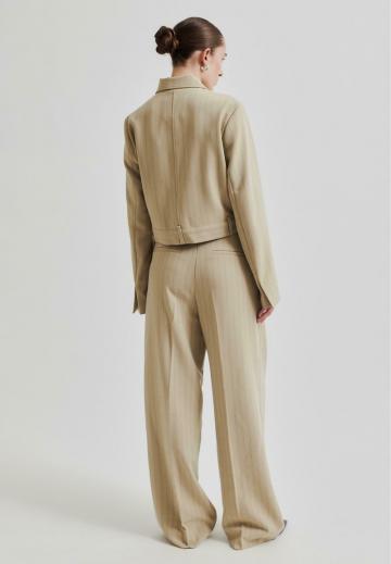 Короткая куртка