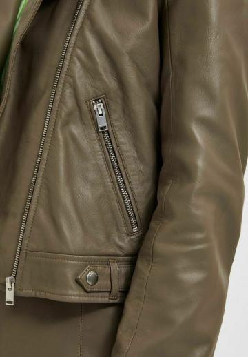 Короткая куртка