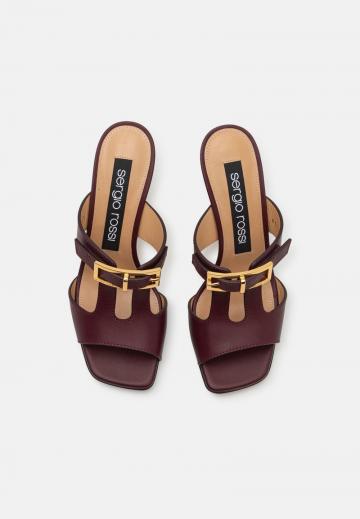 Босоножки на каблуке