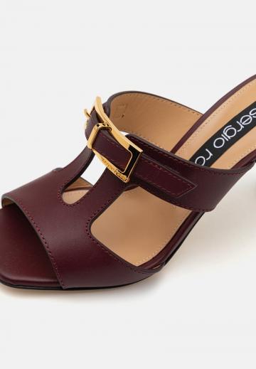 Босоножки на каблуке