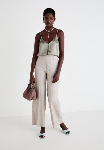 Топ на бретельках