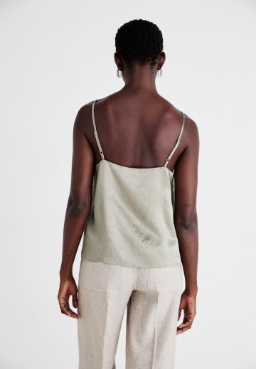 Топ на бретельках