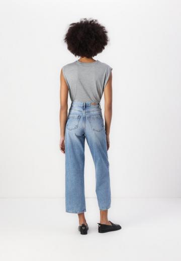 Короткие джинсы