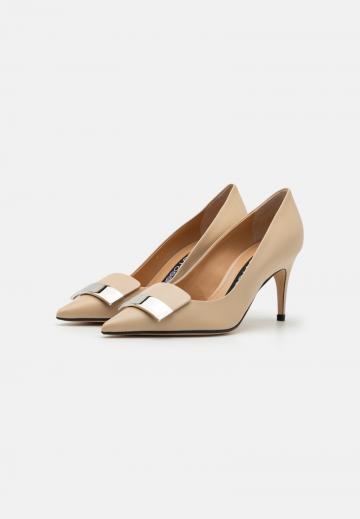 Туфли на высоком каблуке