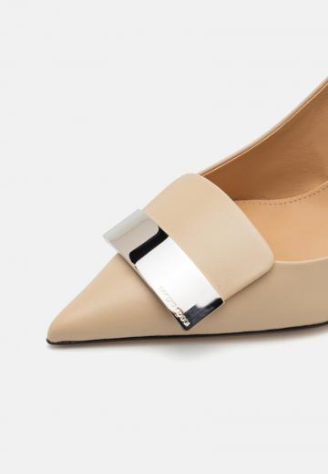 Туфли на высоком каблуке