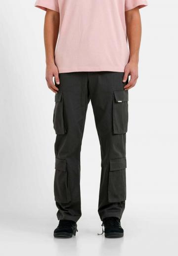 Брюки с накладными карманами