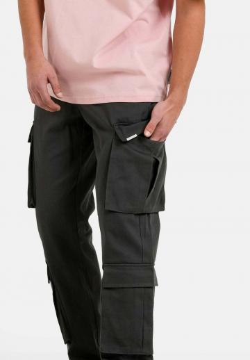 Брюки с накладными карманами