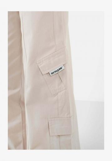 Брюки с накладными карманами