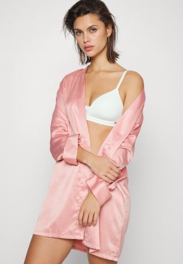 Бюстгальтер без косточек