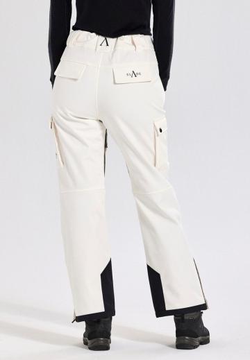 Брюки с накладными карманами