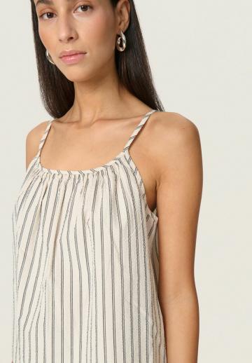 Топ на бретельках