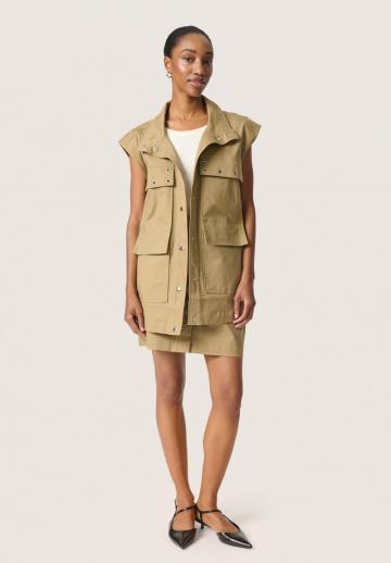 Длинный жилет