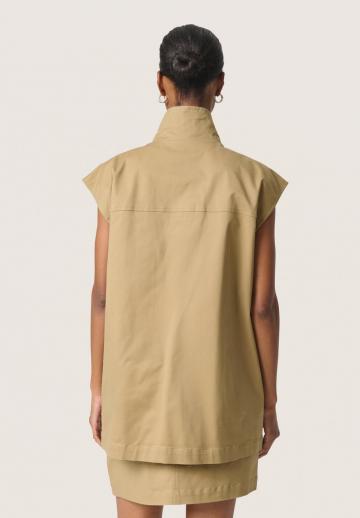 Длинный жилет