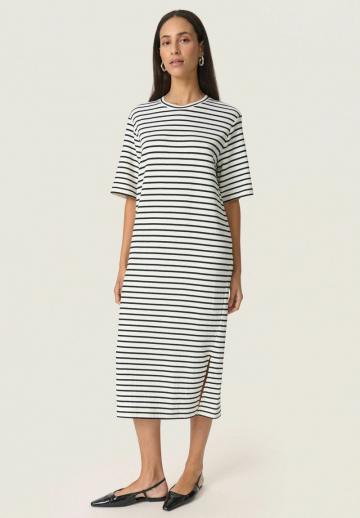 Вязаное платье