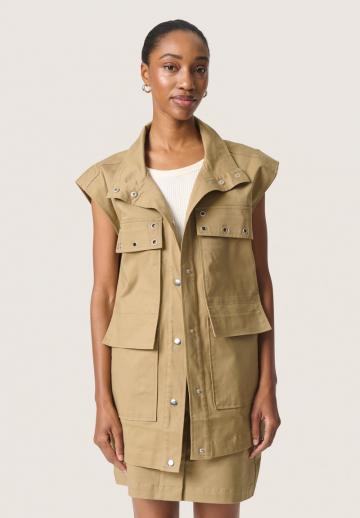 Длинный жилет