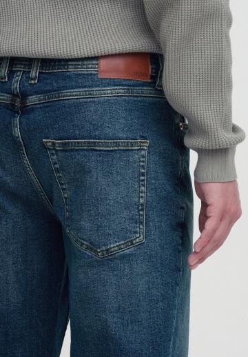 Прямые джинсы