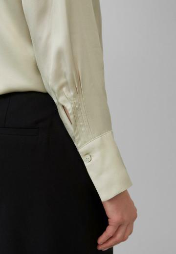 Атласная блузка