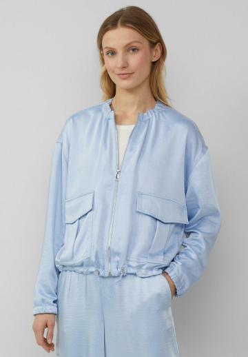 Куртка с накладнымит карманами