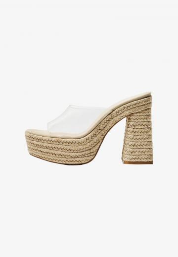 Босоножки на каблуке