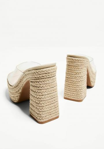 Босоножки на каблуке