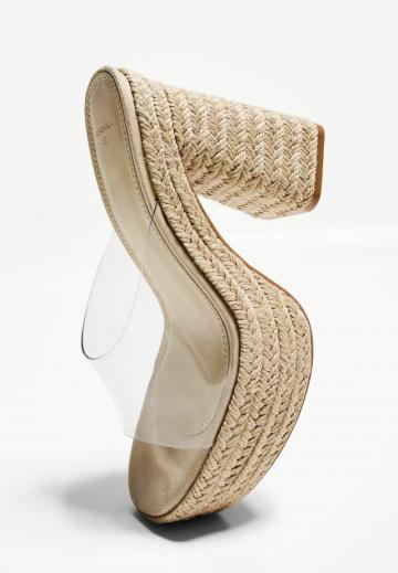 Босоножки на каблуке