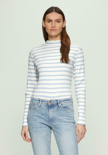 Пуловер в полоску